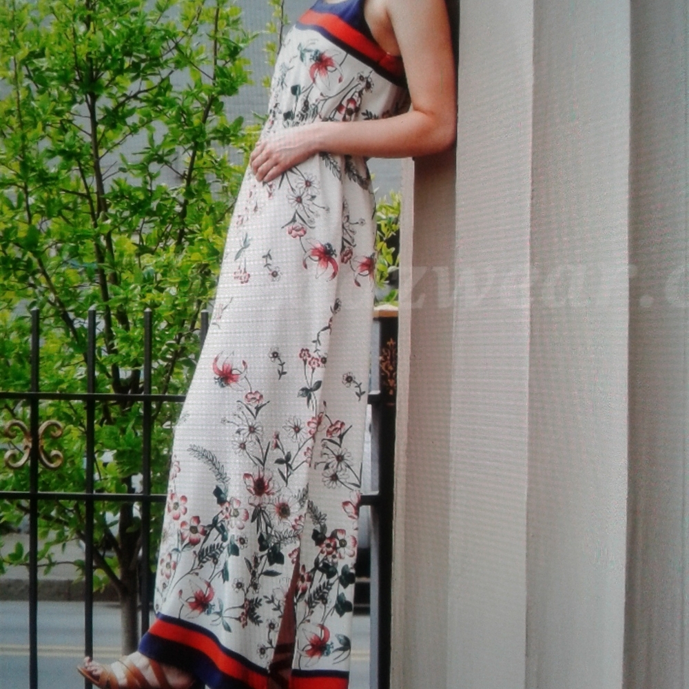 Gilli Floral Maxi w/ side slit - Picture 2 of 7